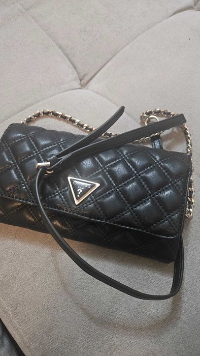 Дамска чантичка GUESS