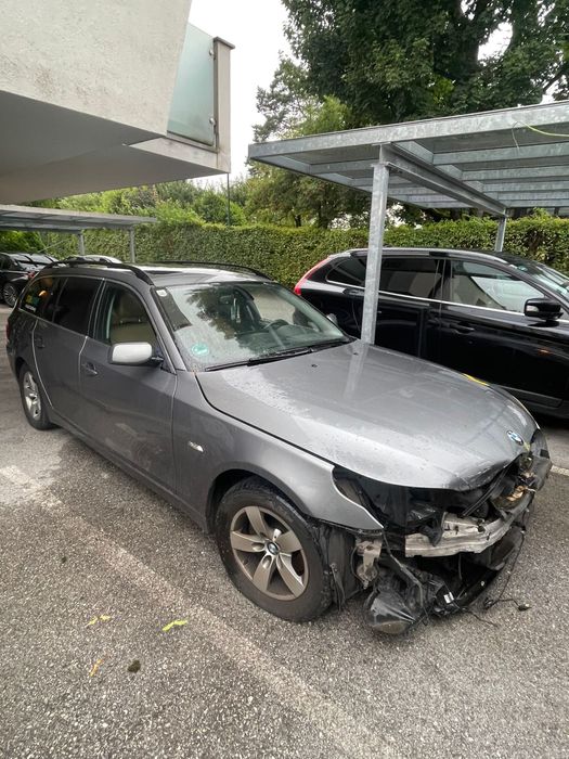 Usi , bara spate capota bmw e61 facelift