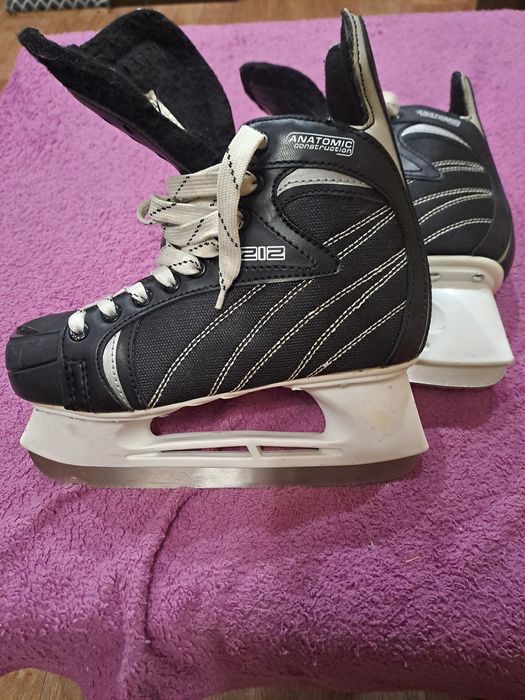 Коньки хоккейные.