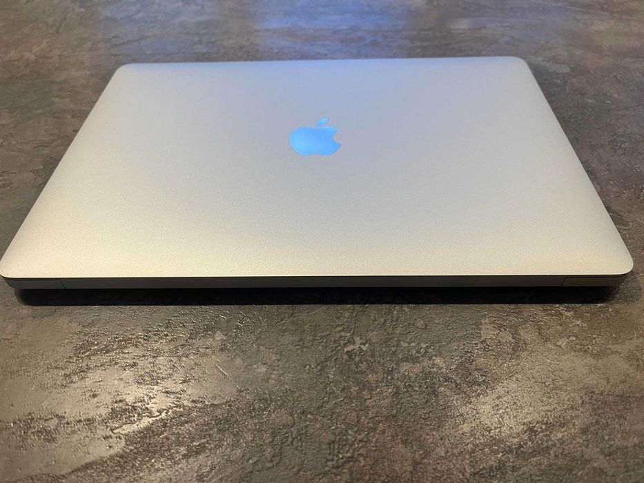 лаптоп Macbook Air 13-inch, 2020 година