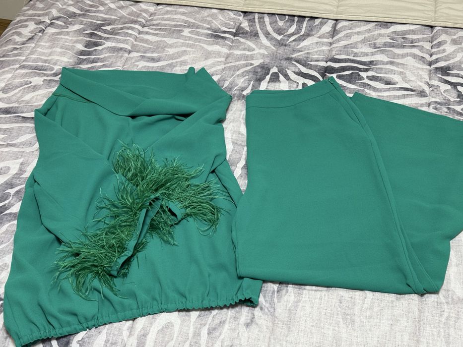 Vind costum nou verde