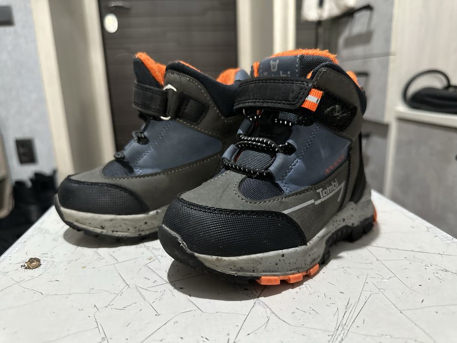 Продам детские ботинки