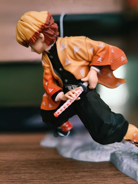 Является качественной копией фигурки ARTFX J Zenitsu Agatsuma