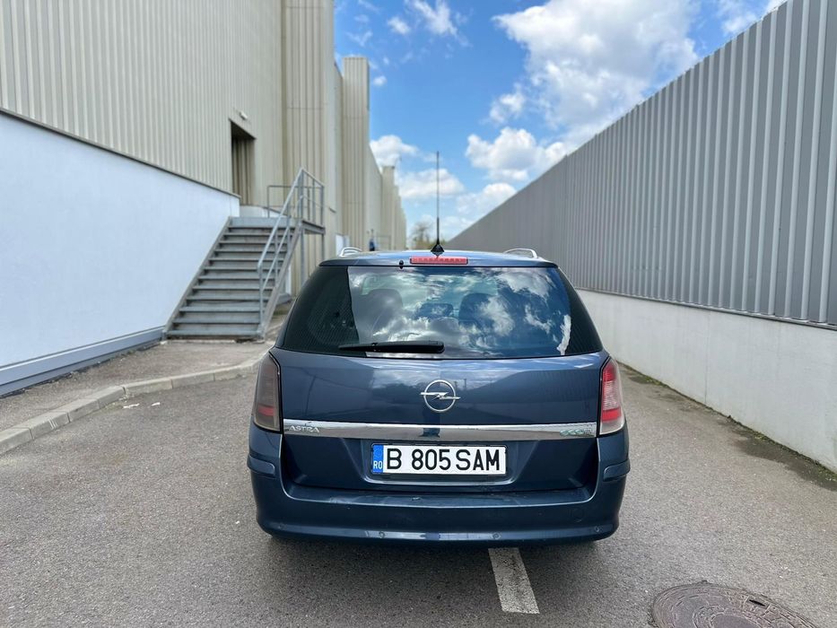Vand opel astra h  an 2010  rulează foarte bine