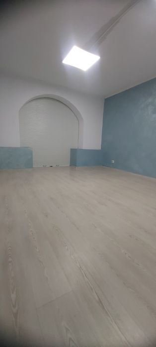 Ofer spre inchiriere  spațiu comercial zona centrală