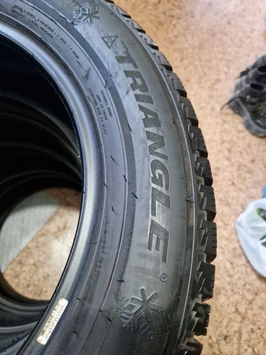 Комплект зимних шин 235/60R18