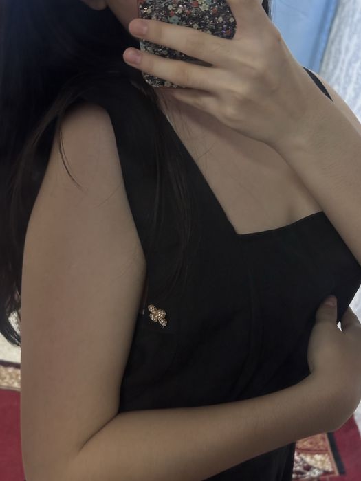 Чёрное вечернее платье