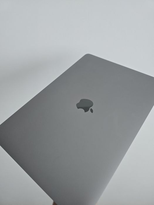 MacBook Air 2020  - Stare Excelentă, Pachet Complet