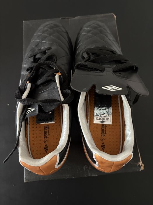 Umbro ghete de fotbal din piele