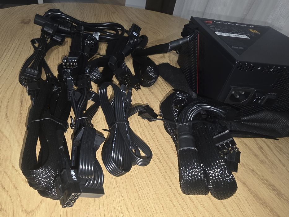 Sursa 750w asus rog