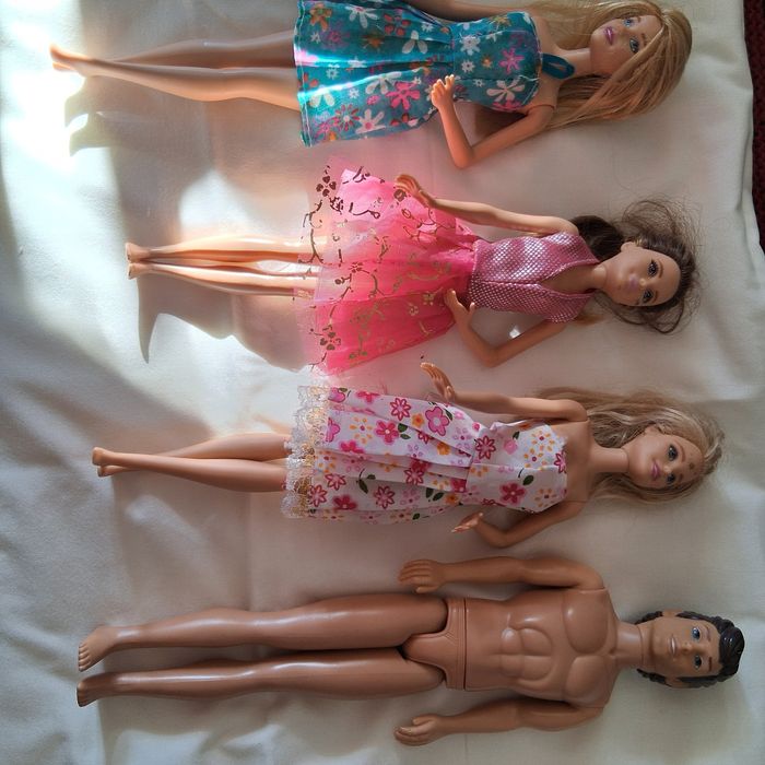 Продавам кукли  Барби.