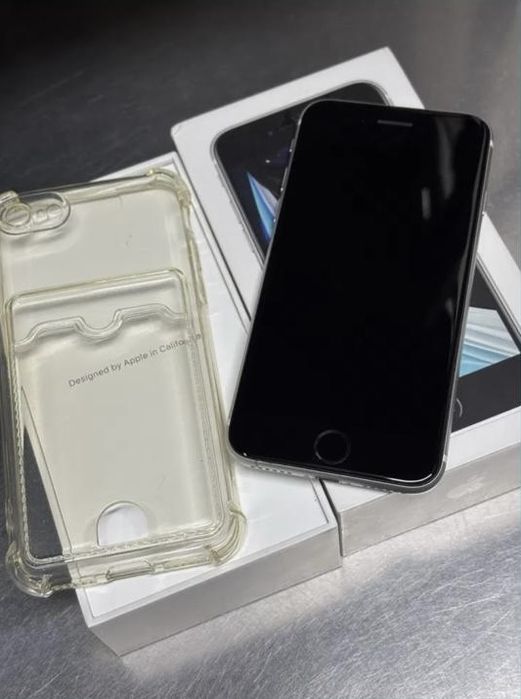 Продам айфон се 3 2020