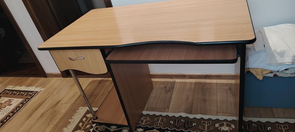 Birou din pal în stare bună