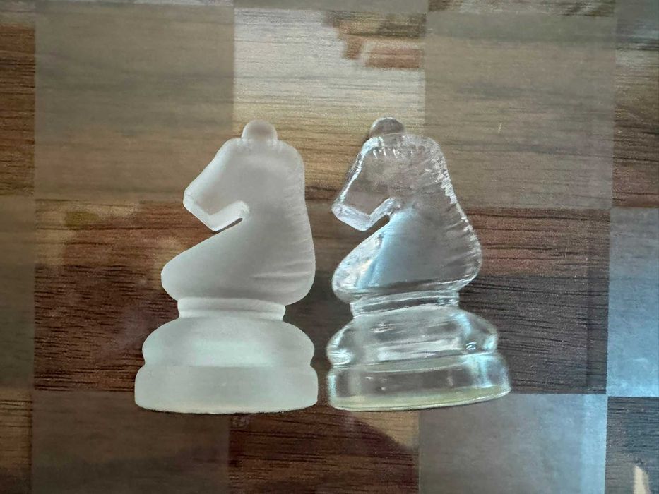 Set șah din sticlă 35 × 35 cm, complet, piese transparente și mate