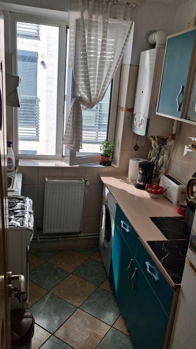 Vand apartament 2 cam semi decom.Casa de Cultura lângă biserica Constantin si Elena