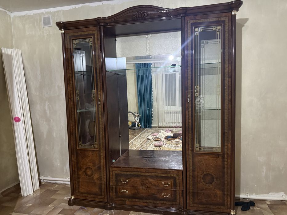 Шкаф с стекла бесплатно отдам дар