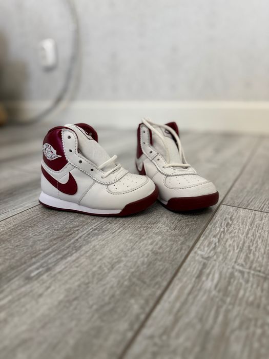 Детские кроссовки