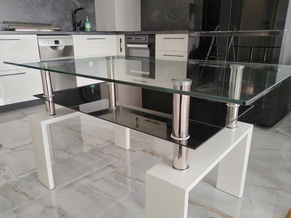 Голяма холна маса за големи сбирки