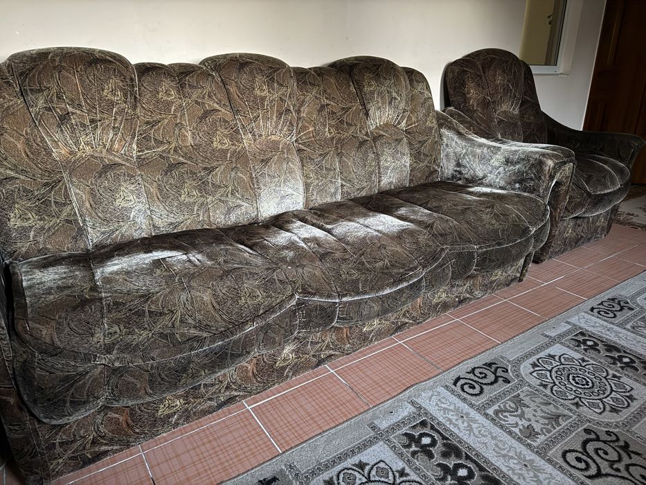 Диван продам с двумя креслами