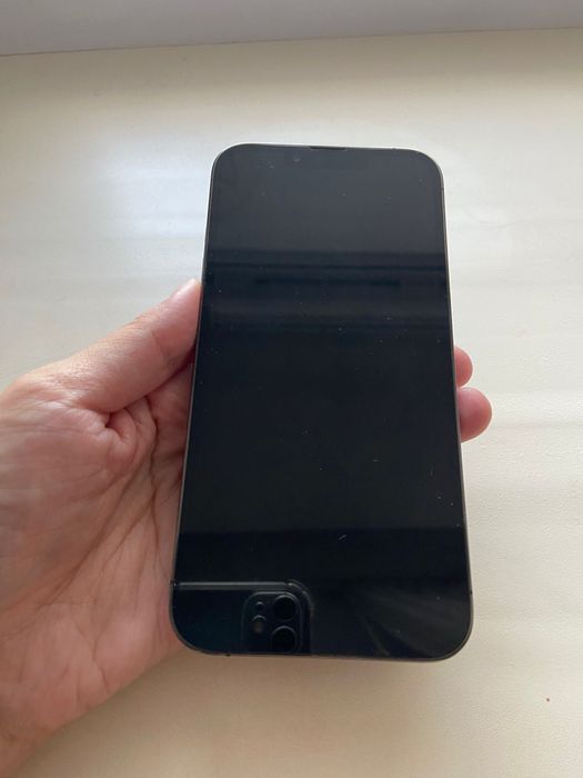 iPhone 13 в идеальном состоянии