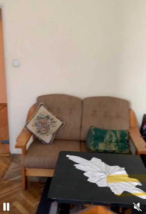 Диван двойка и единичен футьойл от дърво