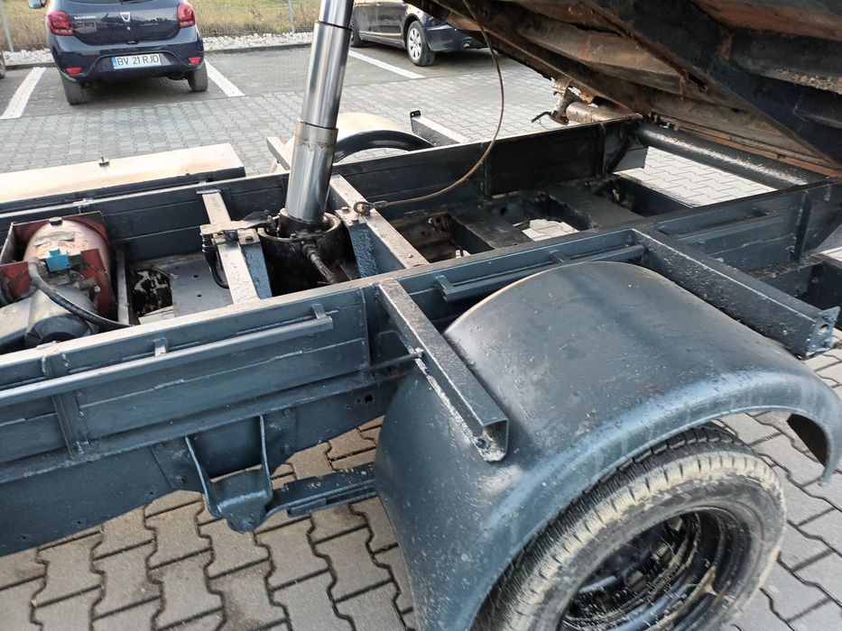 Vînd basculabilă ..Cabină dublă