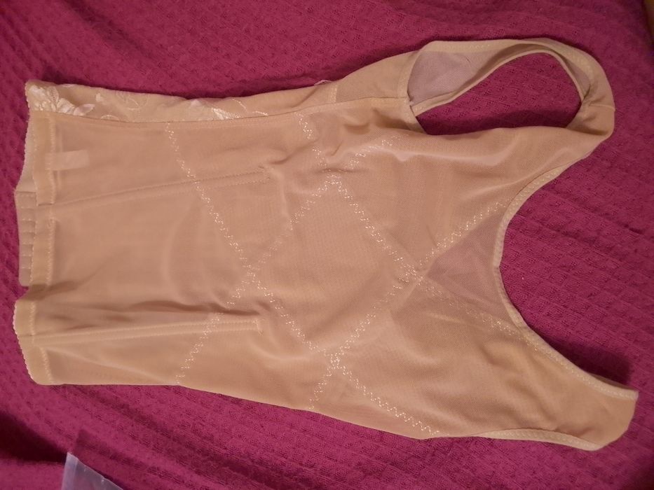 Карсет размера М.