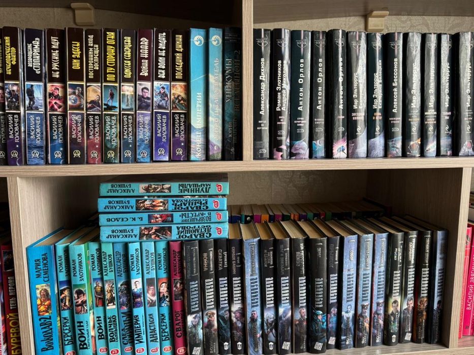 Продаются книги , большой выбор