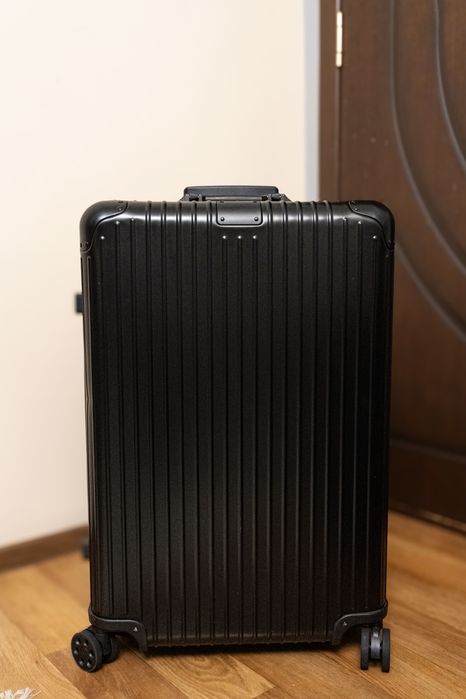 Чемодан RIMOWA в черном цвете (Check-in L)