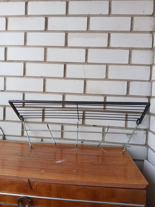 Продам Вешалку настеную