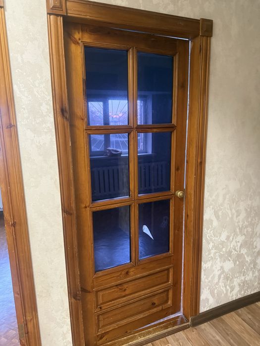 Продам двери  массив дерево