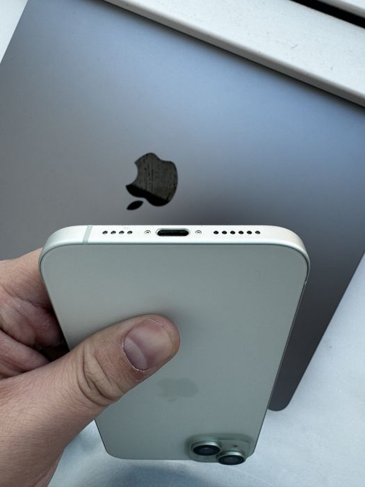 продам IPhone 15 plus 128 gb