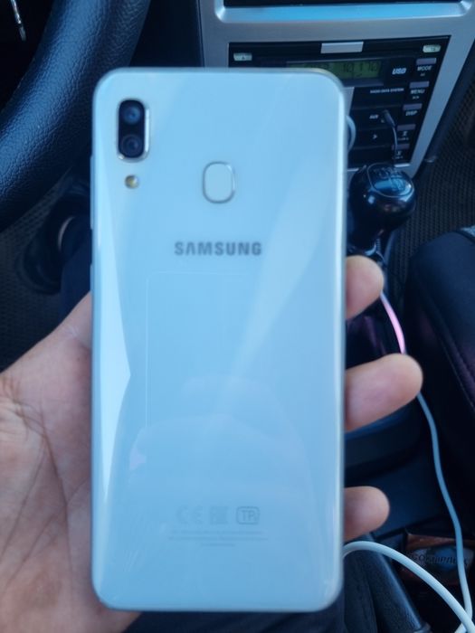 Продам срочно samsung A30 32 g