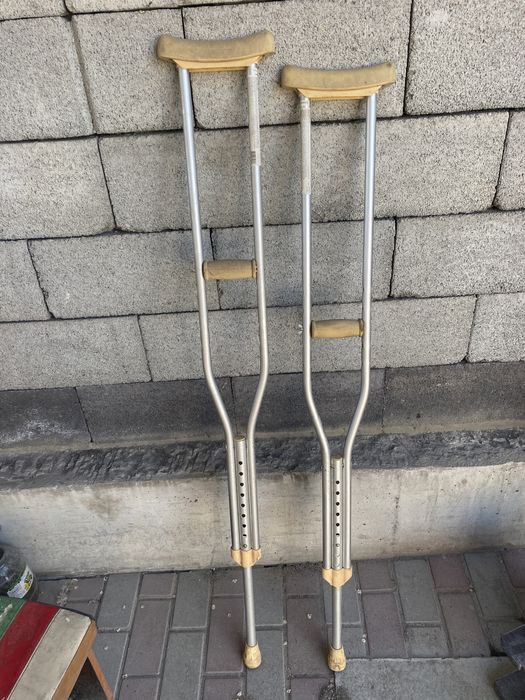 Продам кастыли практически новые