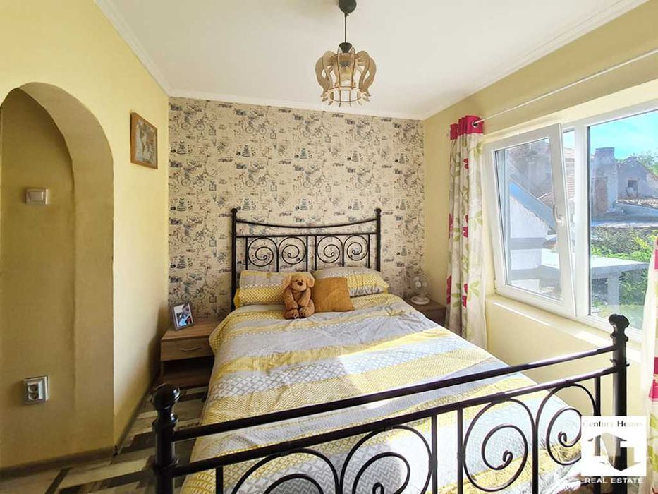 145307 Реновирана къща с добре аранжиран двор в с. Полски Сеновец