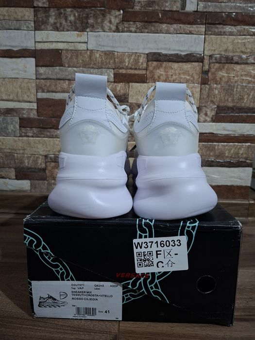 Versace chain reaction