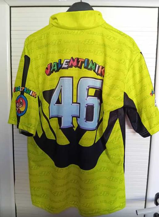 Уникална тениска на Валентино Роси