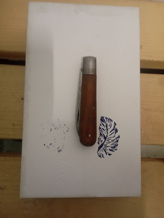 Vând briceag vechi ww 2 în stare bună, fără jocuri