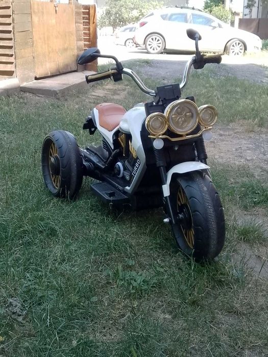 Акумулаторен мотор 12V