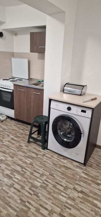 Отдава се студио(стая) под наем