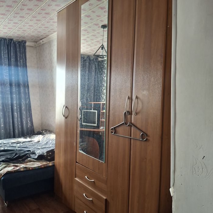 Продам  Шифоньер