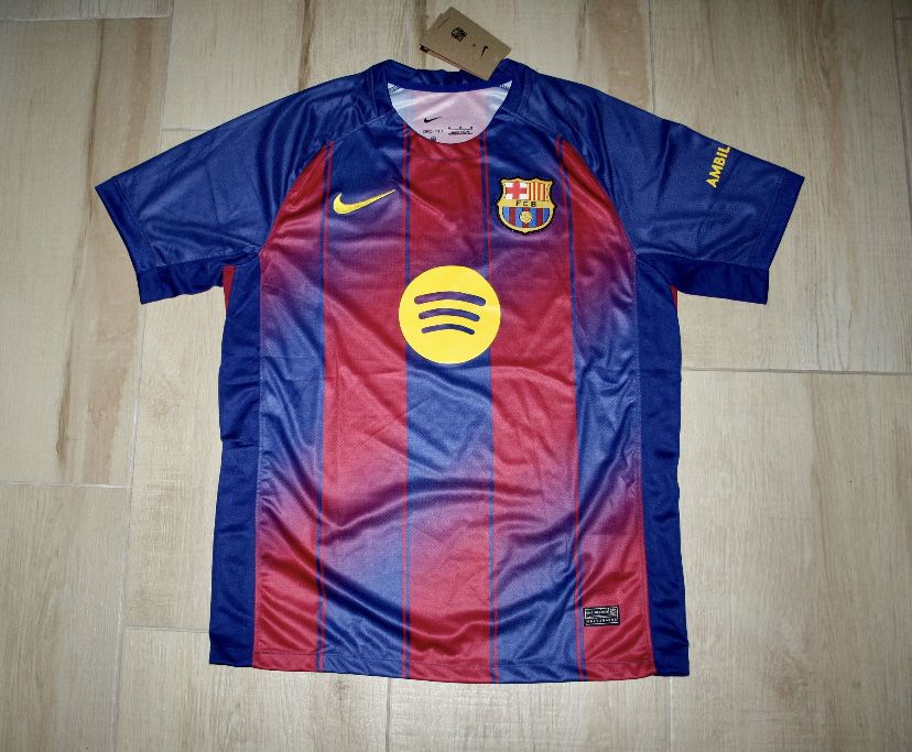 FC Barcelona 25/26 домакински екип