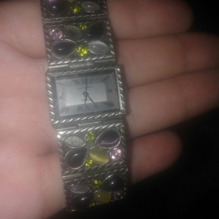 Продам стильные наручные часики