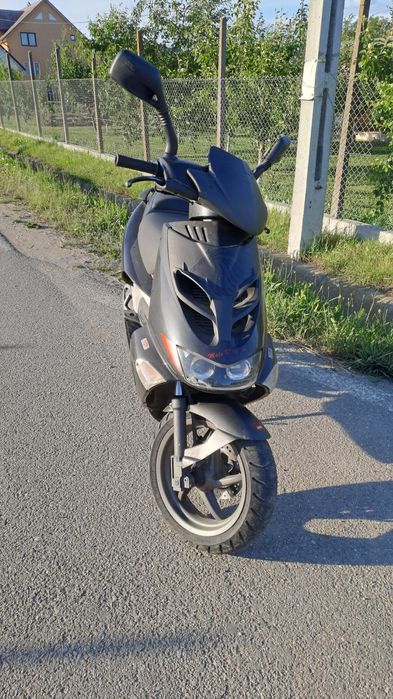 Scuter aprilia sr 50
