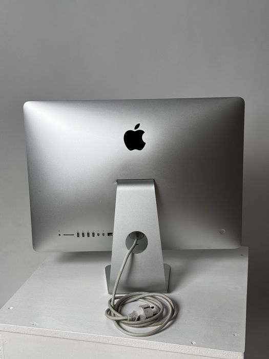 Настолен iMac 21.5” / i5 / 16GB RAM / 1TB + клавиатура подарък