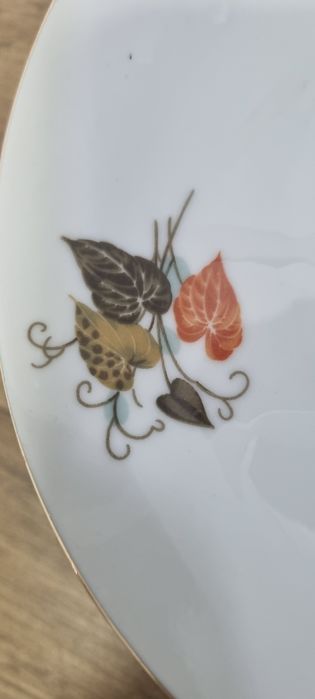 Български порцеланови чинии и чаши