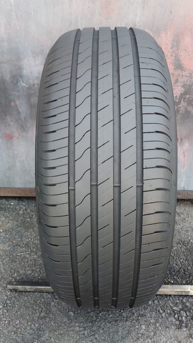 1брой лятна гума 215/55/17 GoodYear Efficient Grip Performance 2
dot4222