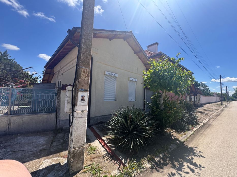 Продава се Къща в с. Бреница, Област Плевен - 500 кв.м за 100 €/кв.м - Снимка #1