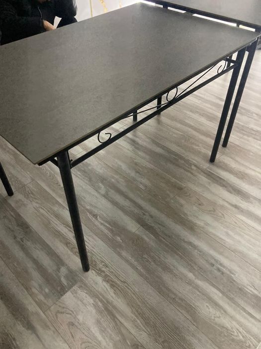 стол в отличном  состояния