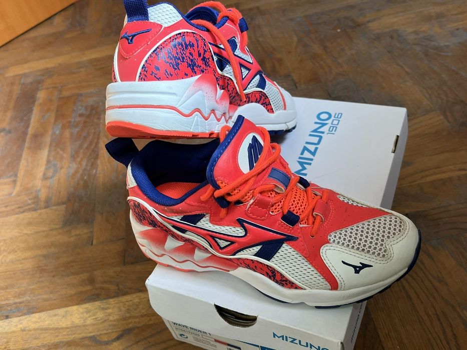 Маратонки MIZUNO